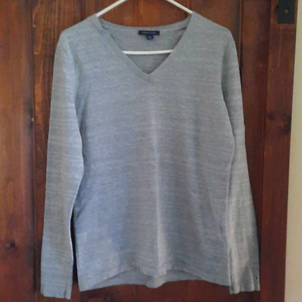 Tommy hilfiger womens v neck shirt size L